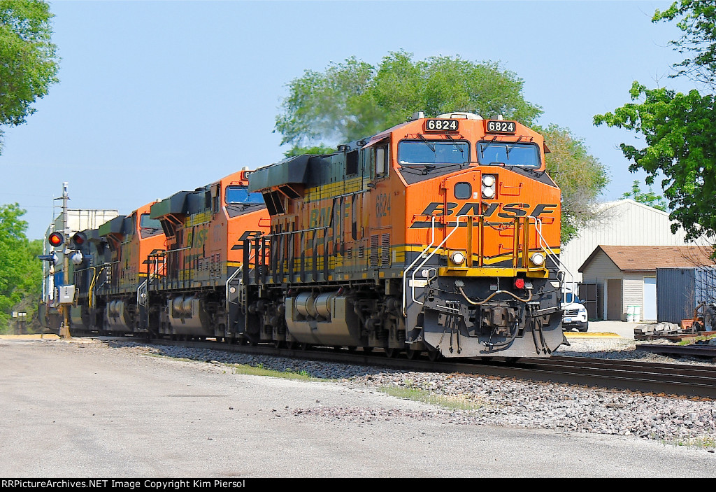 BNSF 6824